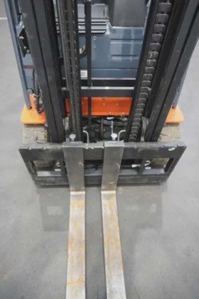 丰田三轮前装载机