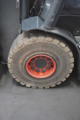 林德四轮前叉车