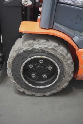 丰田三轮前装载机