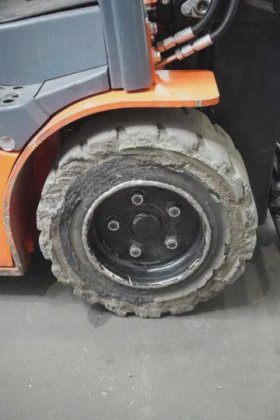 丰田三轮前装载机