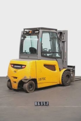 永恒力四轮前叉车