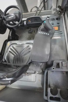 永恒力四轮前叉车