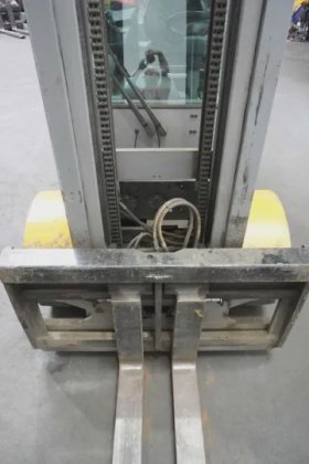 永恒力四轮前叉车