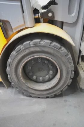 永恒力四轮前叉车