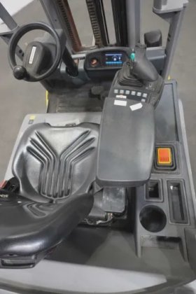 永恒力三轮前叉车