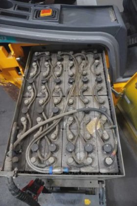 永恒力三轮前叉车