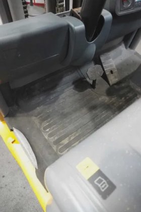 永恒力三轮前叉车