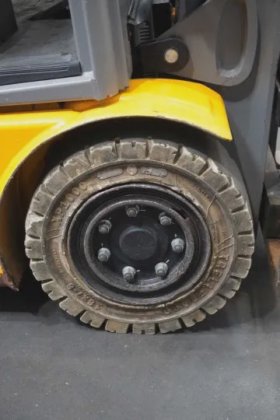 永恒力三轮前叉车