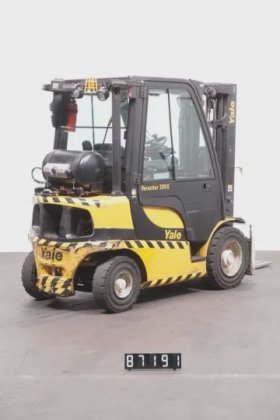 耶鲁四轮前装载机