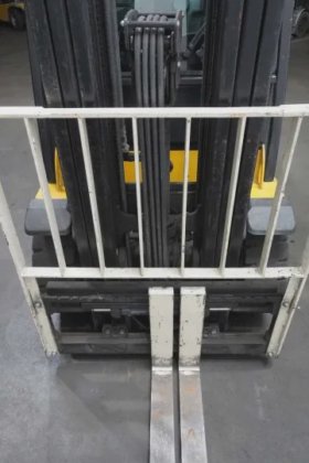 耶鲁四轮前装载机