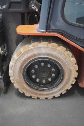 丰田四轮前装载机