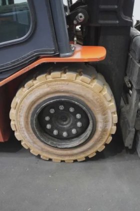 丰田四轮前装载机