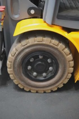 永恒力三轮前叉车