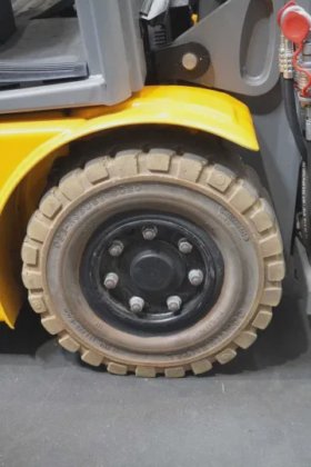 永恒力三轮前叉车