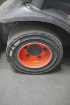 林德四轮前叉车