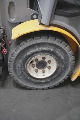 永恒力四轮前叉车