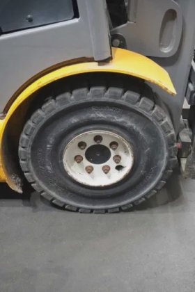 永恒力四轮前叉车