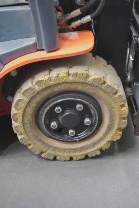 丰田三轮前装载机