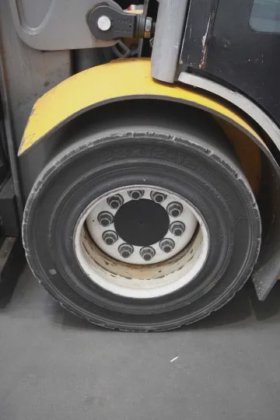 永恒力四轮前叉车