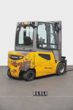 永恒力四轮前叉车