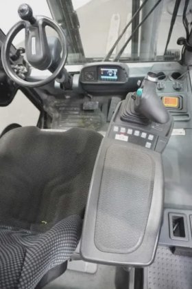 永恒力四轮前叉车