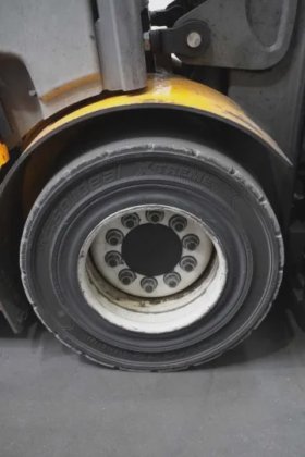 永恒力四轮前叉车