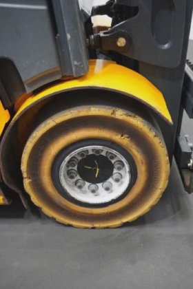 永恒力四轮前叉车