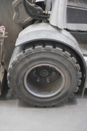 STILL 四轮前装载机