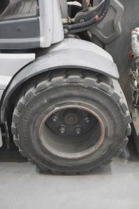 STILL 四轮前装载机