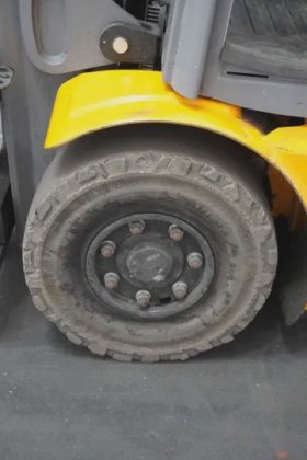 永恒力三轮前叉车