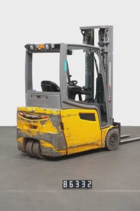 永恒力三轮前叉车