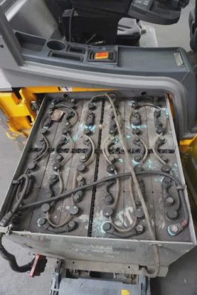 永恒力三轮前叉车