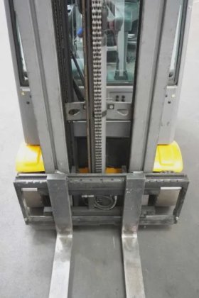 永恒力三轮前叉车