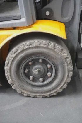 永恒力三轮前叉车