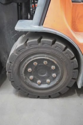 丰田四轮前装载机