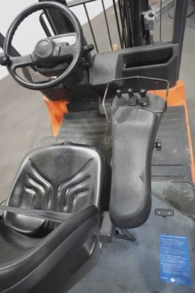 丰田四轮前装载机