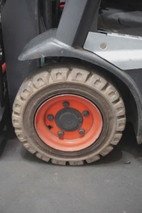 林德三轮前叉车