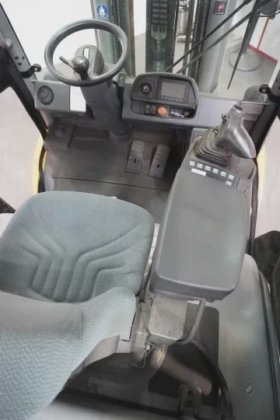 永恒力四轮前叉车