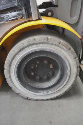 永恒力四轮前叉车