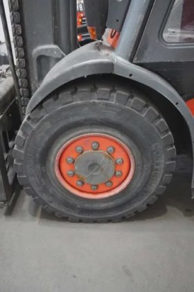 林德四轮前叉车