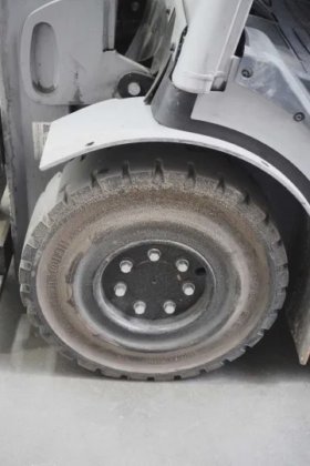 永恒力四轮前叉车