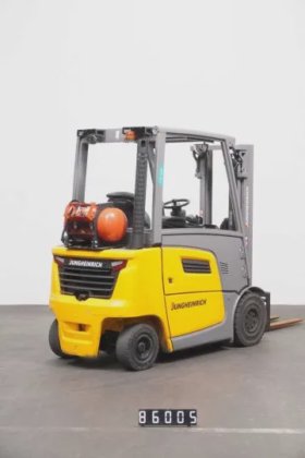 永恒力四轮前叉车