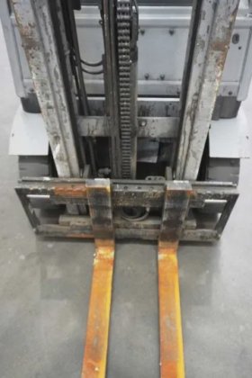 永恒力四轮前叉车