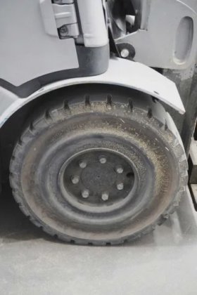 永恒力四轮前叉车