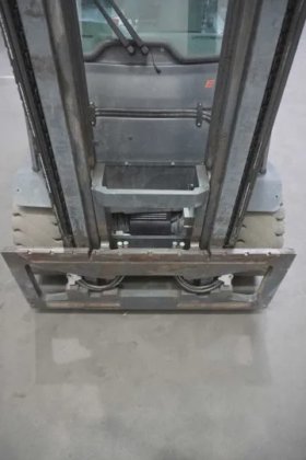 林德四轮前叉车