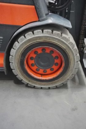 林德四轮前叉车