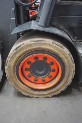 林德四轮前叉车