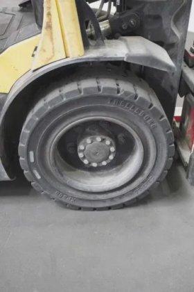 海斯特四轮前装载机