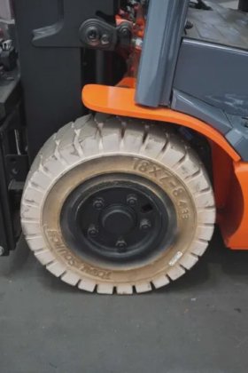 丰田三轮前装载机