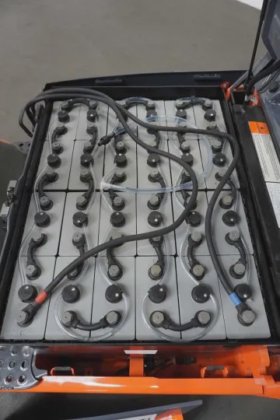 丰田三轮前装载机